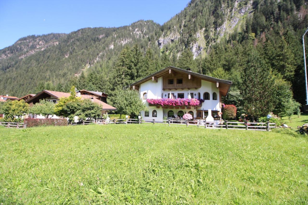 Vronis Waldhaus Adults Only Aparthotel Майерхофен Екстериор снимка