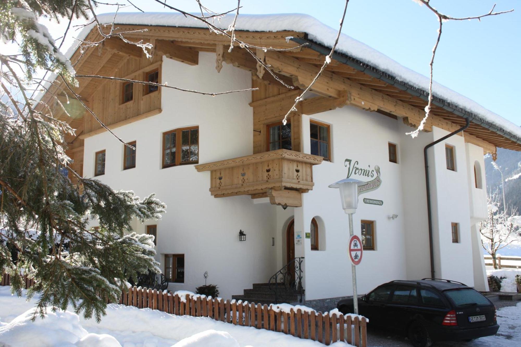 Vronis Waldhaus Adults Only Aparthotel Майерхофен Екстериор снимка
