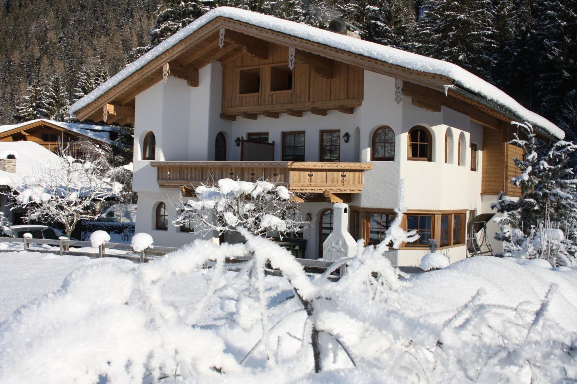 Vronis Waldhaus Adults Only Aparthotel Майерхофен Екстериор снимка