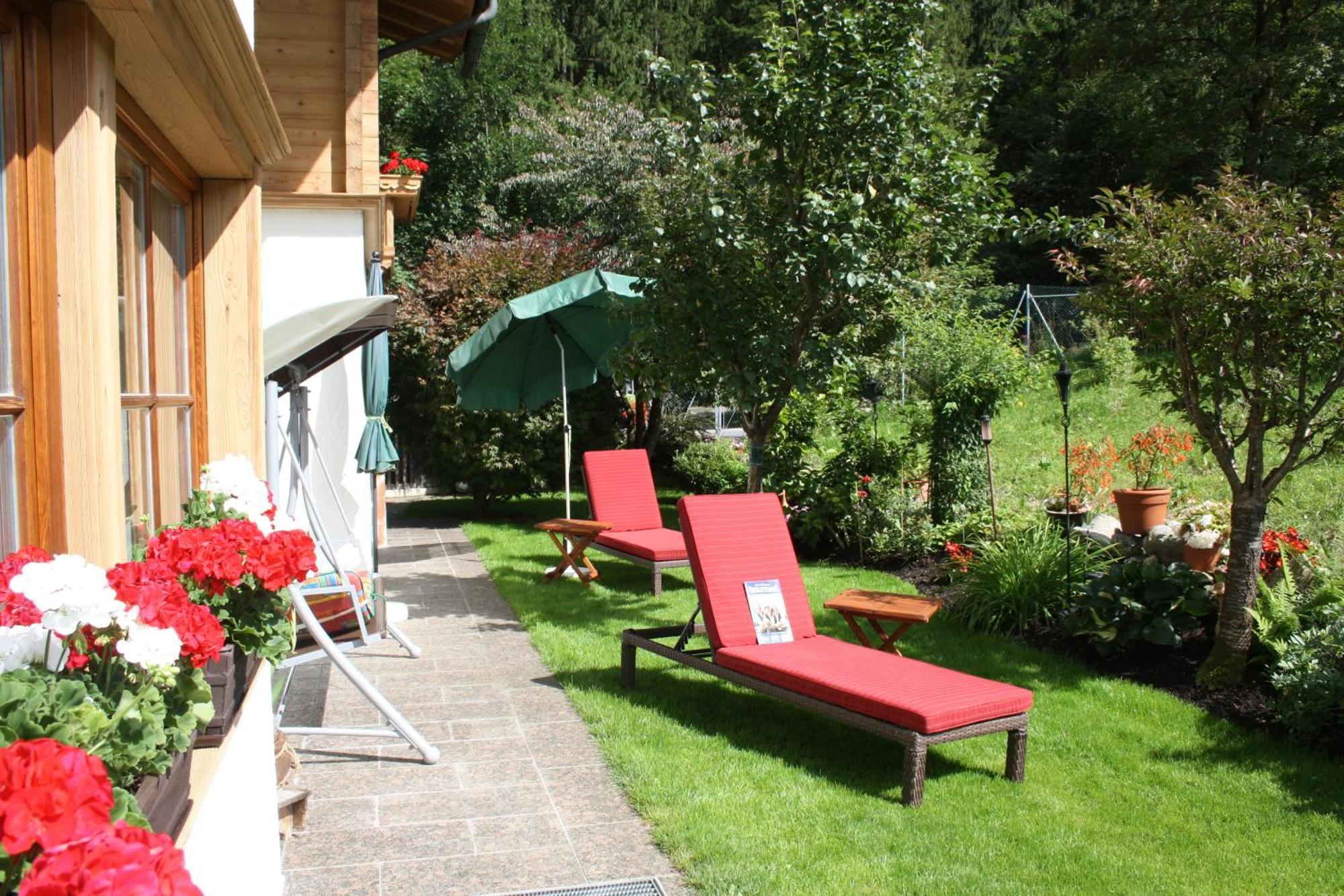 Vronis Waldhaus Adults Only Aparthotel Майерхофен Екстериор снимка