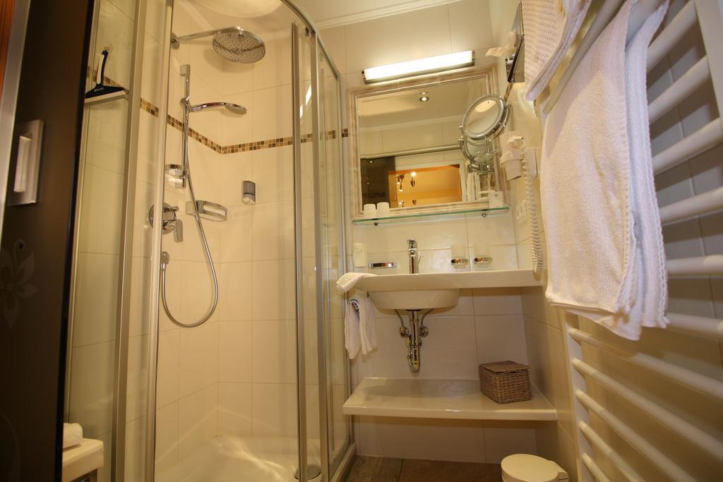 Vronis Waldhaus Adults Only Aparthotel Майерхофен Екстериор снимка