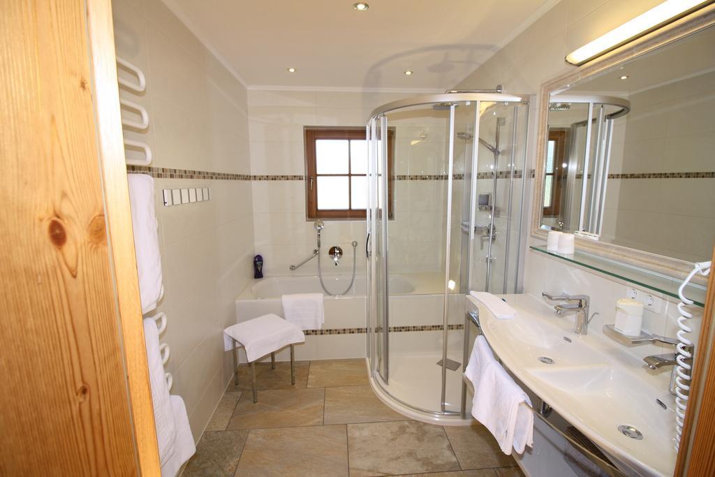 Vronis Waldhaus Adults Only Aparthotel Майерхофен Екстериор снимка