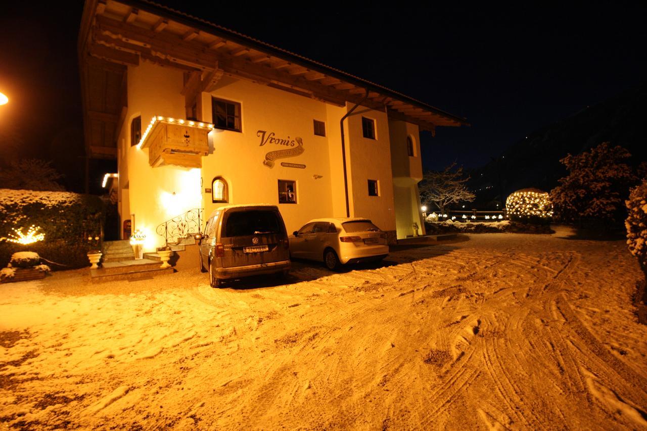 Vronis Waldhaus Adults Only Aparthotel Майерхофен Екстериор снимка